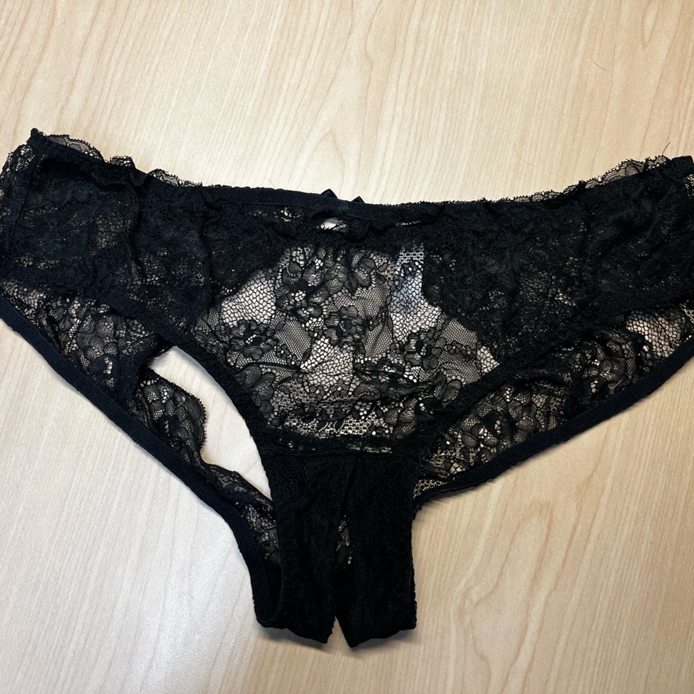 Cacique backless and crotchless panties. Oh la la
